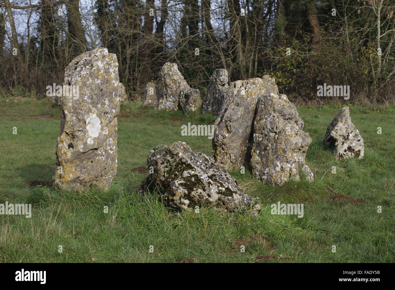 Flüstern Ritter, Steinen Rollright. Oxfordshire, England. Prähistorischer Steinkreis und Grab Stockfoto