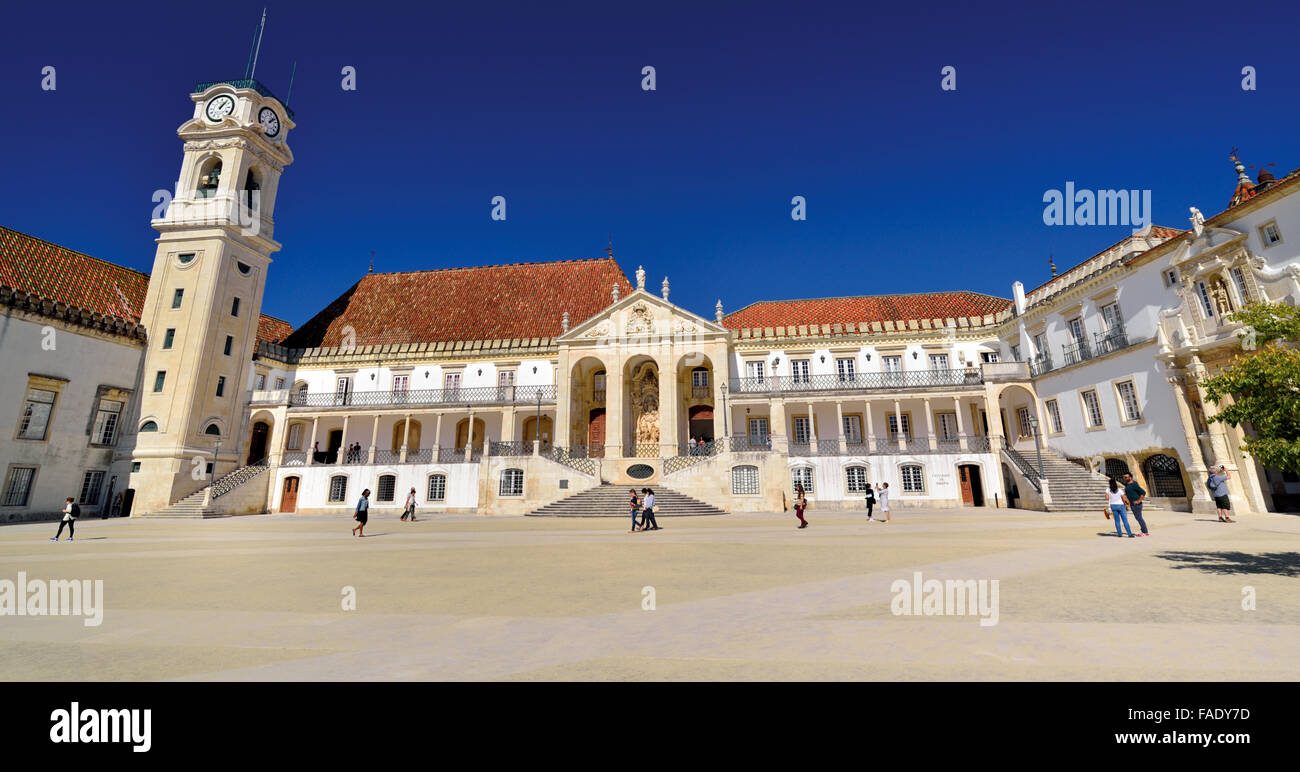 Portugal: Panoramablick auf der Terrasse mit Via Latina und Bell Tower von der Universität von Coimbra Stockfoto