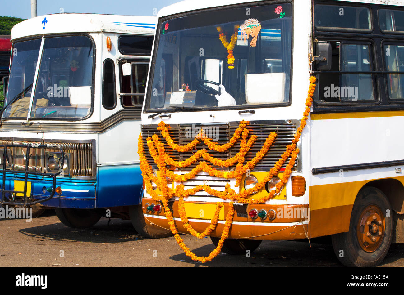 Transport von Indien den Bus dekoriert mit Blumen Transport, Bus, Transport, Transport von Indien, Schmuck, Blumen, Reise, tr Stockfoto