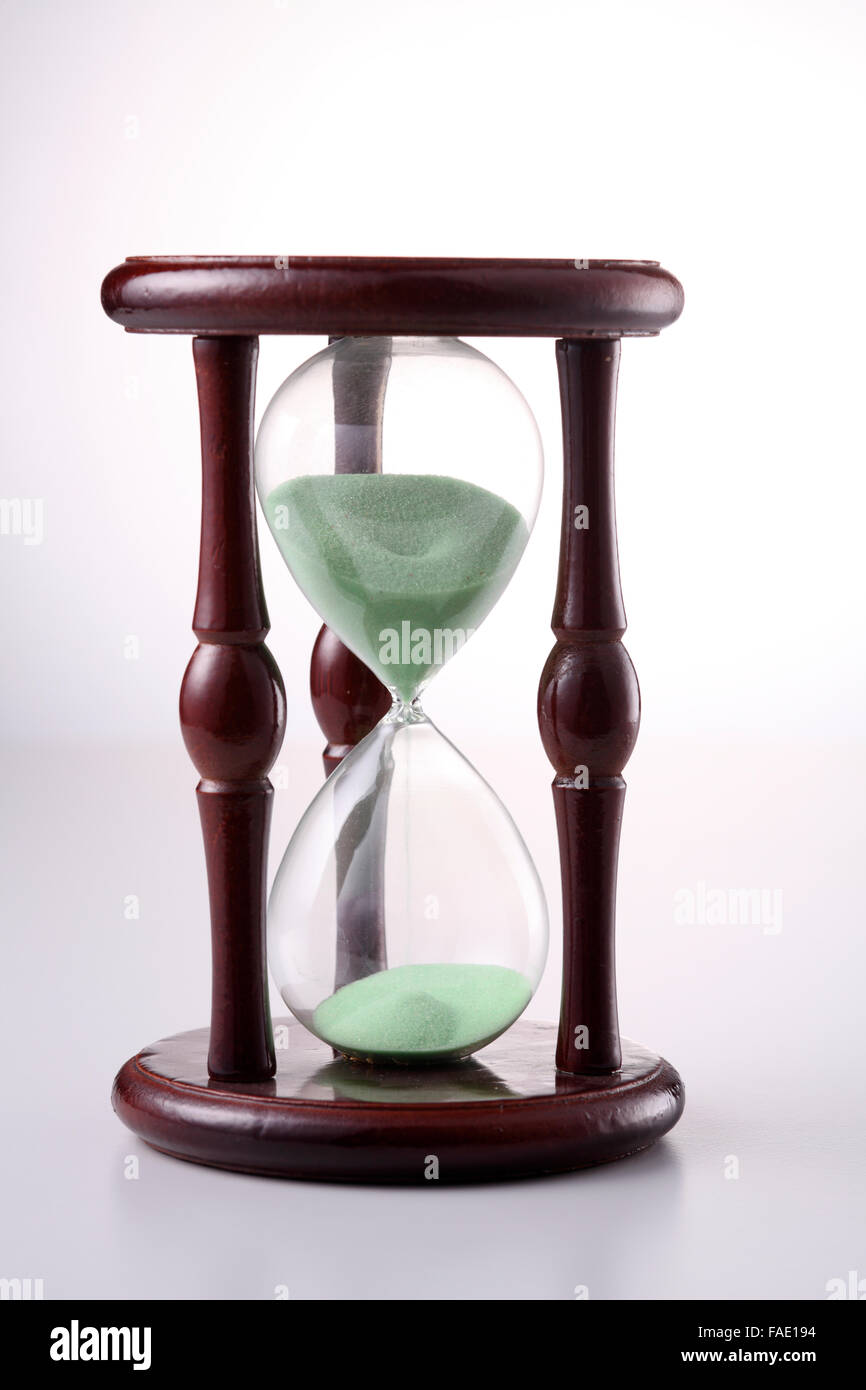 gesamte Länge der Sanduhr Entwässerung sand Stockfoto