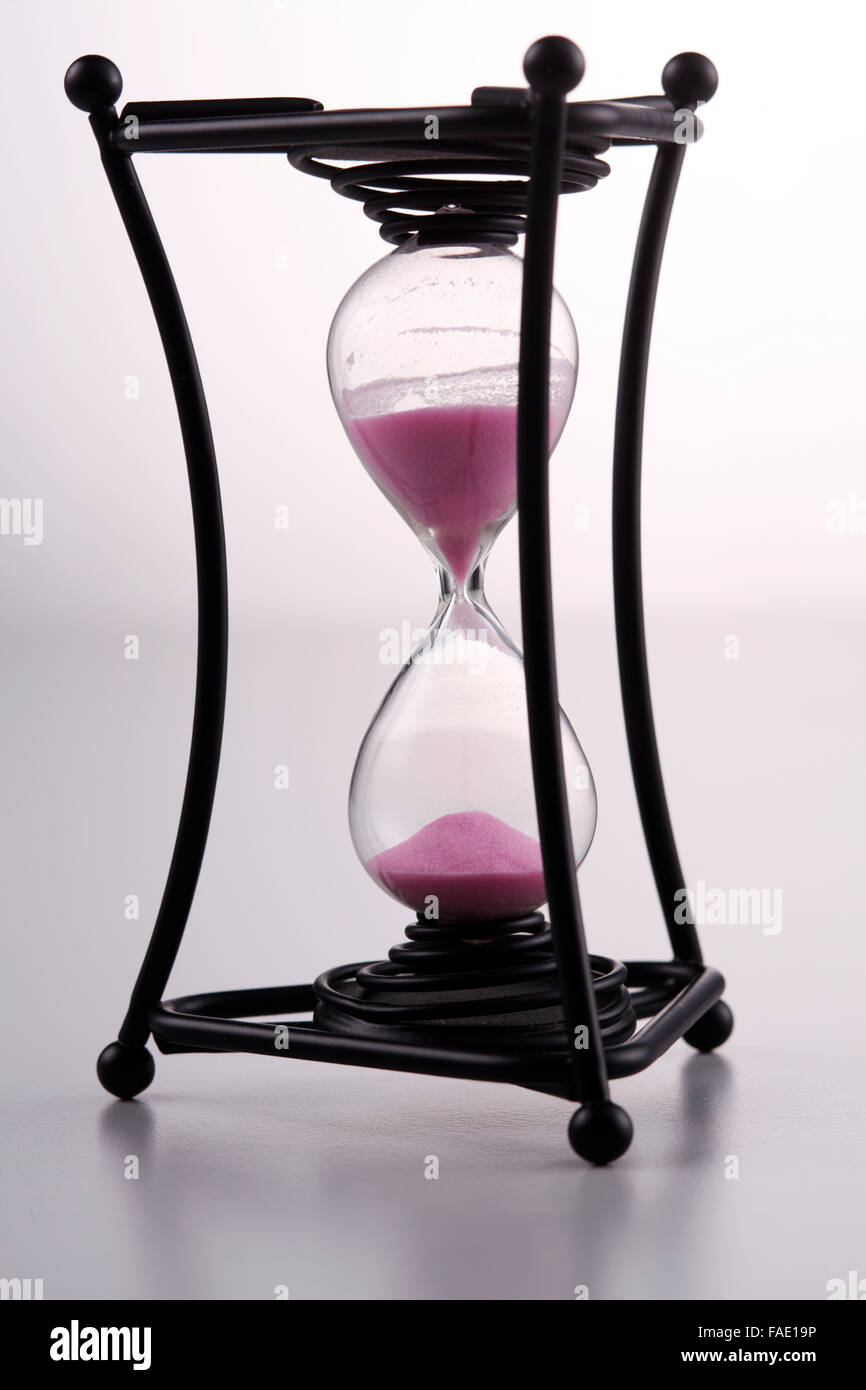 gesamte Länge der Sanduhr Entwässerung sand Stockfoto