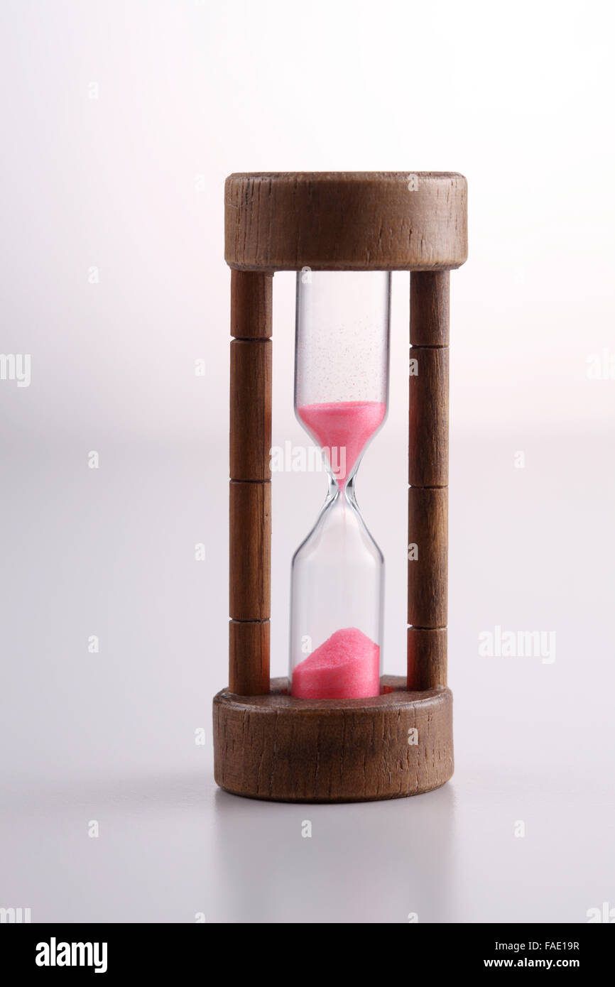 gesamte Länge der Sanduhr Entwässerung sand Stockfoto