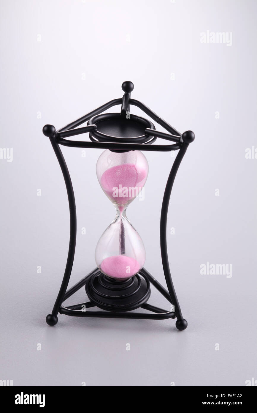 gesamte Länge der Sanduhr Entwässerung sand Stockfoto