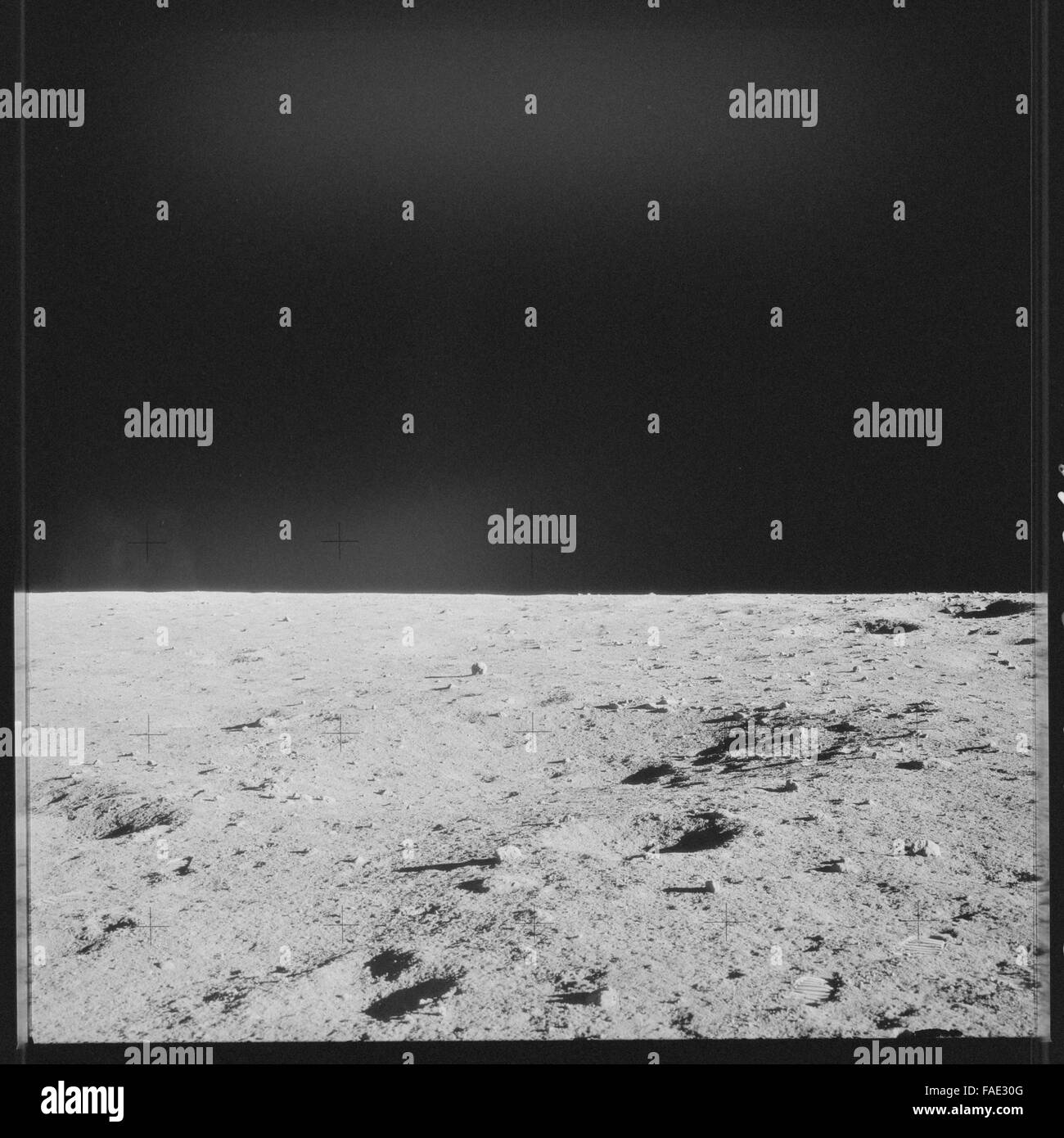 Diese komplette, unbearbeitete Sammlung der Apollo 12 Mission umfasst wichtige Momente wie den Mondweg, den Splash-down und die Astronauten an Bord, Charles Conrad, Richard Gordon und Alan Bean. Die Mission war Teil des Apollo-Programms, der dritten bemannten Mission zum Mond im Jahr 1969. Die Besatzung landete erfolgreich auf der Mondoberfläche im Ozean der Stürme, wo sie außerfahrzeugbezogene Aktivitäten (EVAs) durchführte. Stockfoto