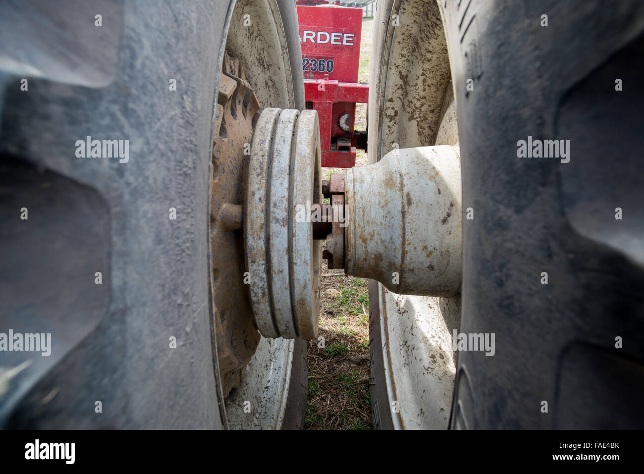 Nahaufnahme der Räder auf einem John Deere Traktor Stockfoto