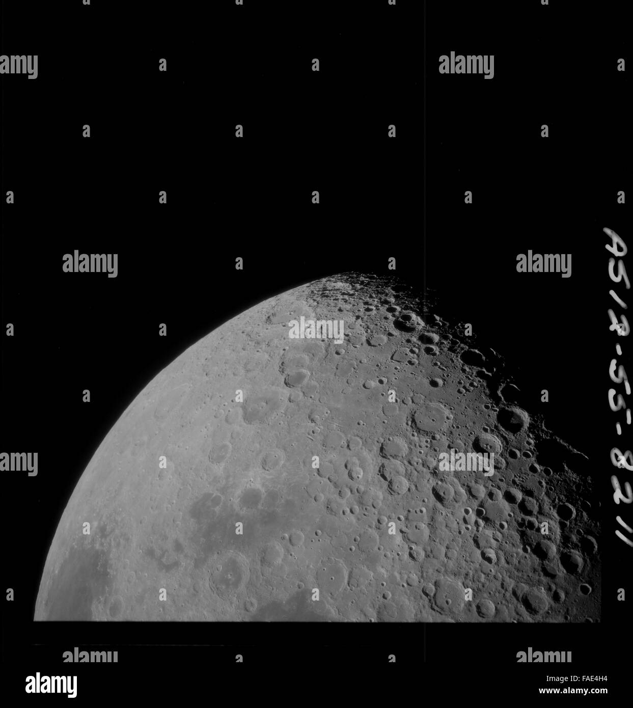 Dies ist die vollständige unbearbeitete Fotosammlung von Apollo 12, der sechsten bemannten Mission zum Mond. Es enthält Bilder von den Astronauten Charles Conrad, Richard Gordon und Alan Bean. Wichtige Orte wie der Ozean der Stürme und das Surveyor 3-Raumschiff, das von der Crew erforscht wurde, sind dokumentiert, neben ihren Mondwanderungen und den Operationen des Mondmoduls. Stockfoto