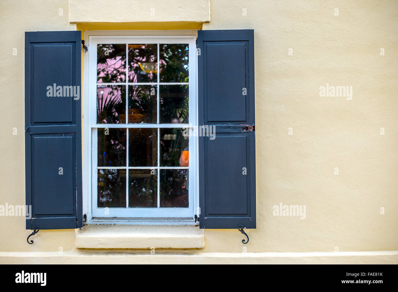 Fenster in Charleston South Carolina Stockfoto