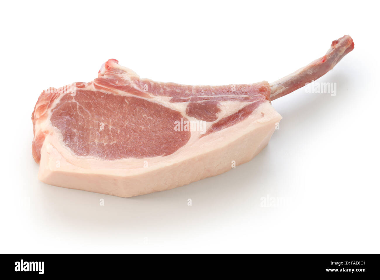roher französischer Schnitt Schweinekotelett isoliert auf weißem Hintergrund Stockfoto