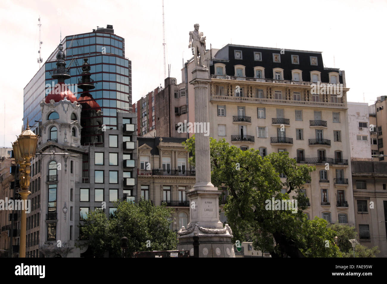 BUENOS AIRES, 28.12.2015 - Ansicht der Plaza Lavalle (Lavalle Quadrat) vor Colon Theater und Palace of Justice in Buenos Aire Stockfoto