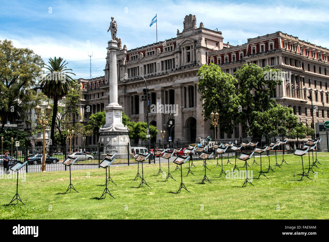 BUENOS AIRES, 28.12.2015 - Ansicht der Plaza Lavalle (Lavalle Quadrat) vor Colon Theater und Palace of Justice in Buenos Aire Stockfoto