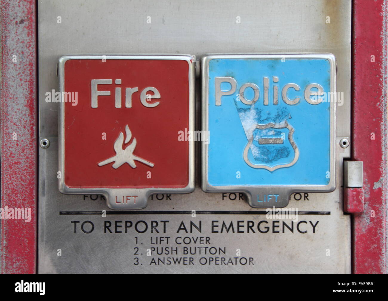 Amerikanische Notruf Taste Post für Feuerwehr und Polizei-Abteilung Stockfoto