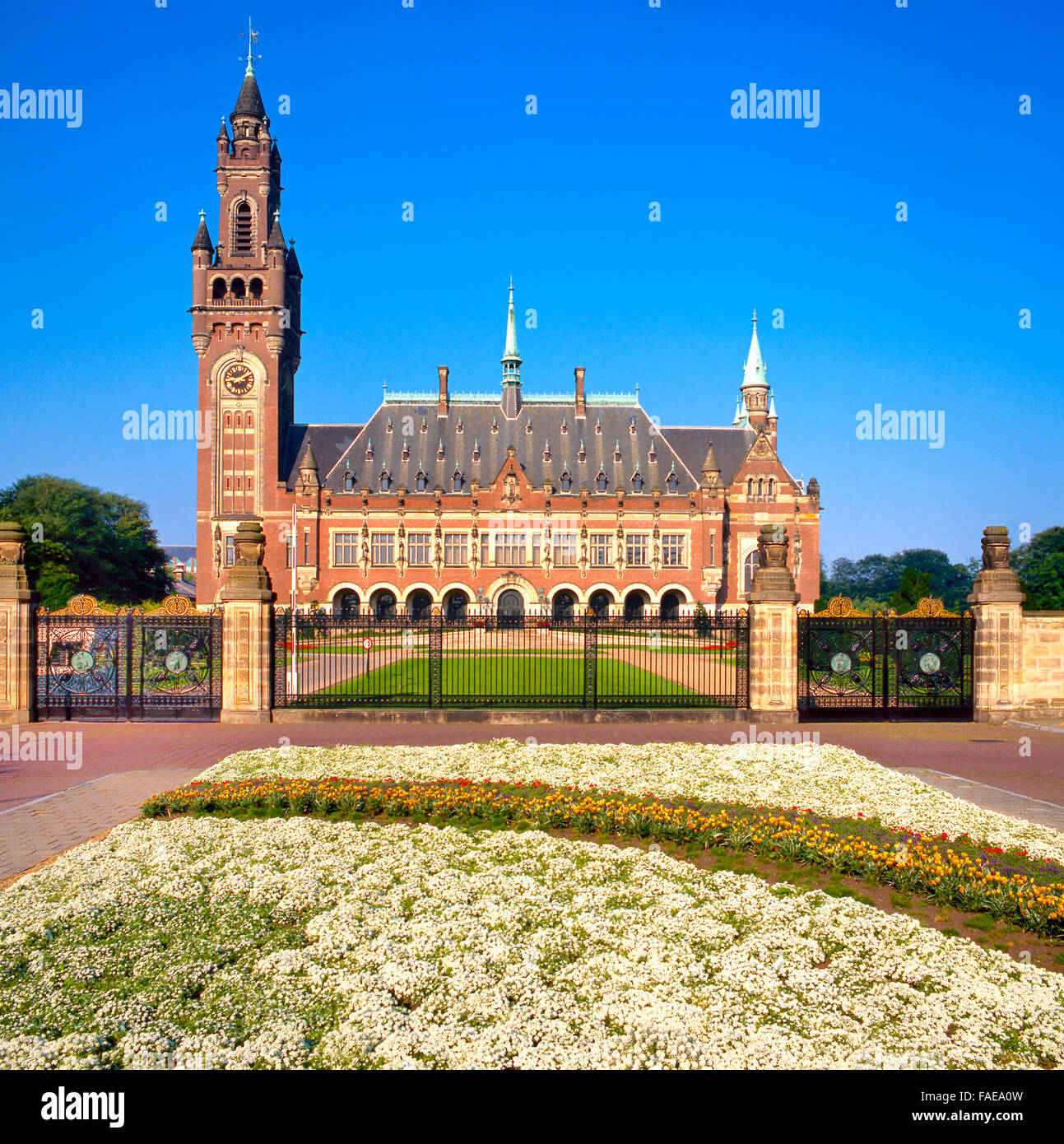 Der Friedenspalast in den Haag (Holland) ist Heimat einer Reihe von internationalen juristischen Institutionen, einschließlich den internationalen Stockfoto