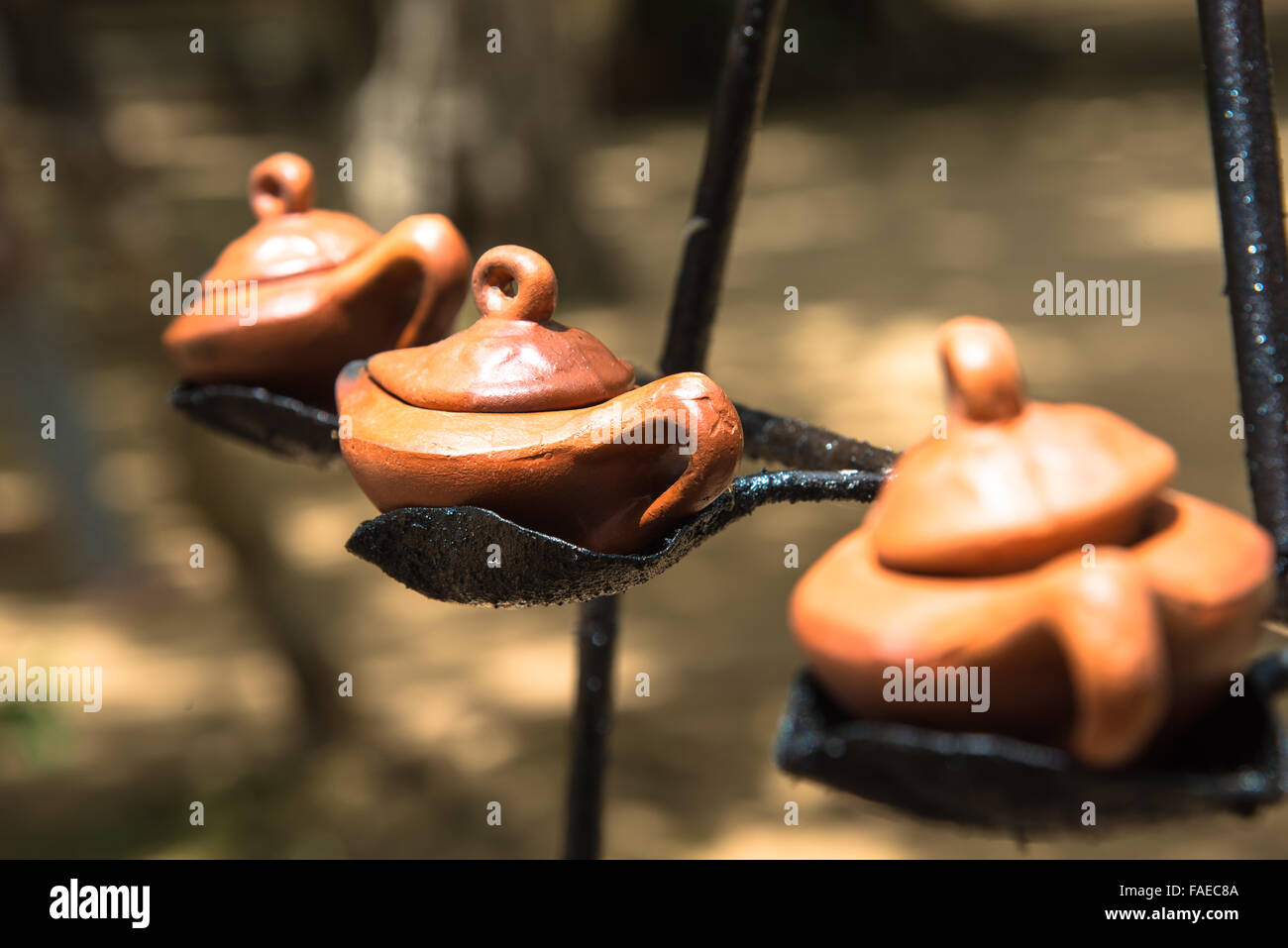 Satz von Öllampen am Stupa in Anaradhapura Sri lanka Stockfoto