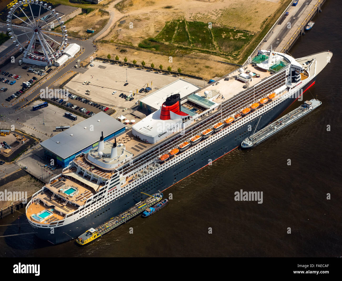 Luftbild, KreuzfahrtTerminal, Unilever Haus Kreuzfahrtschiff Queen