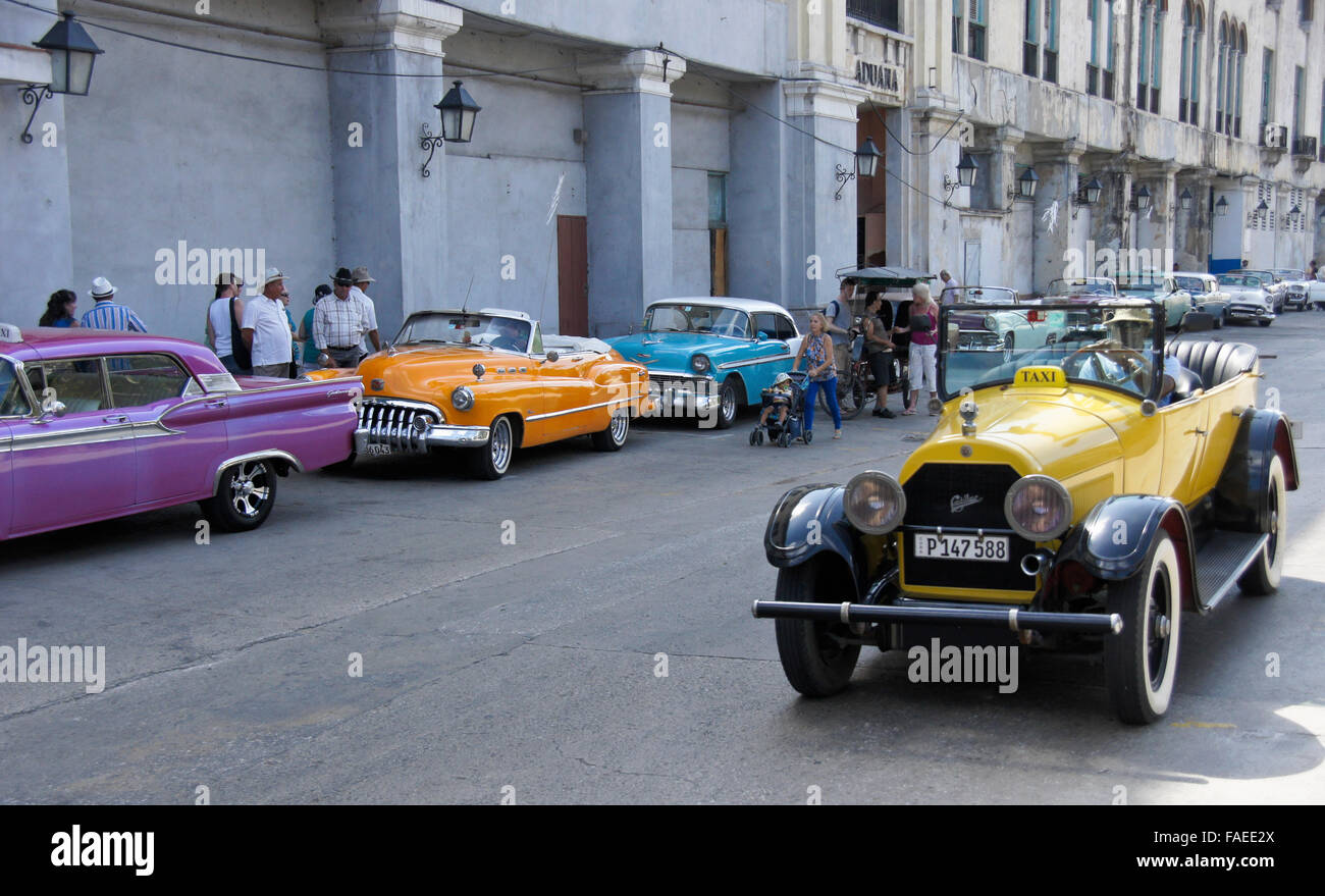 Amerikanische Oldtimer, Habana Vieja (Altstadt von Havanna), Kuba Stockfoto
