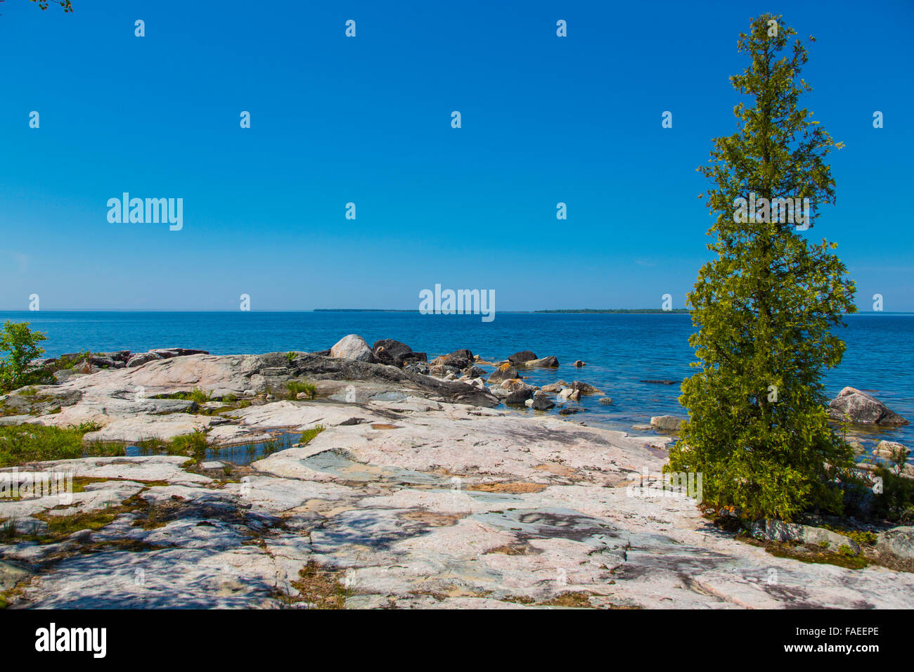 Felsige Ufer von Katherine Cove im Lake Superior Provincial Park am Lake Superior in Kanada Stockfoto