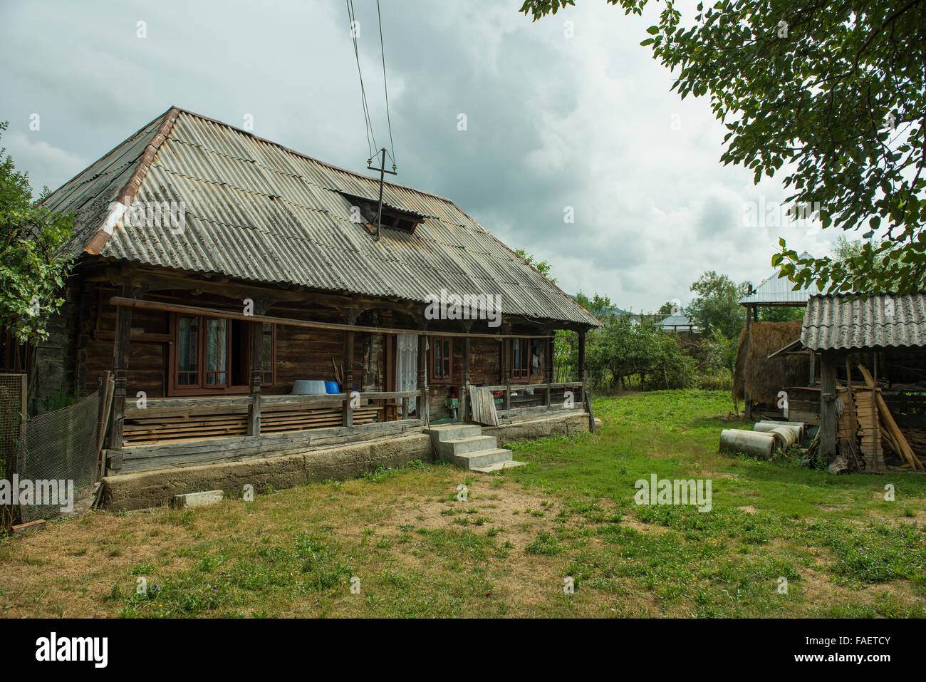 Traditionellen Holzhaus im Kreis Maramures, Rumänien Stockfoto