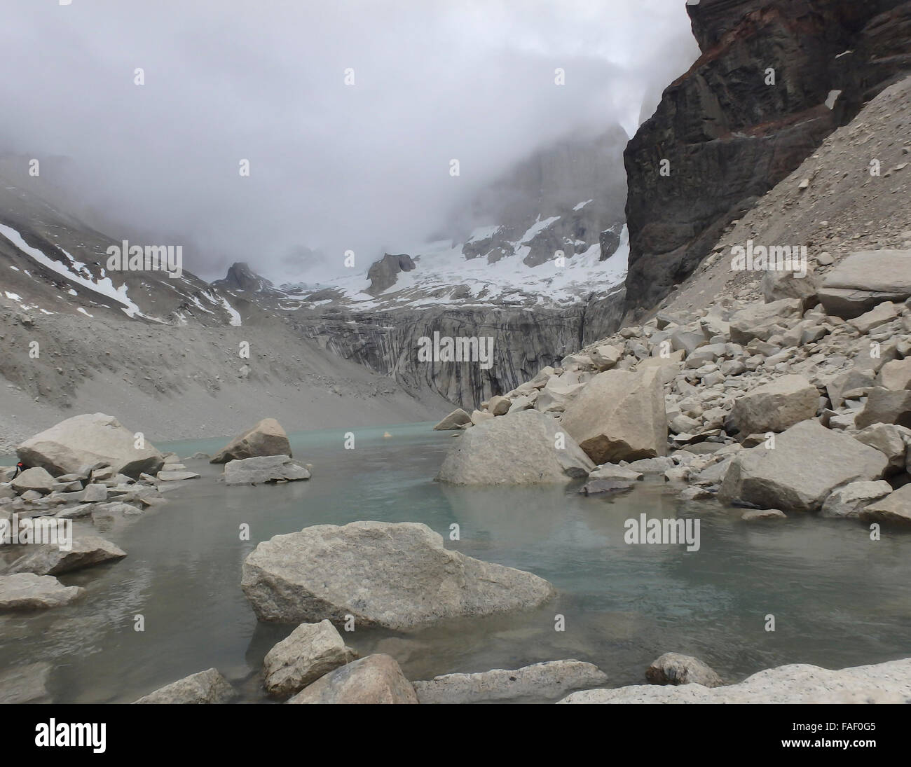 See von Gletscher schmelzen im Cuernos del Paine-massiv, Torre del Paine, Chile. Stockfoto