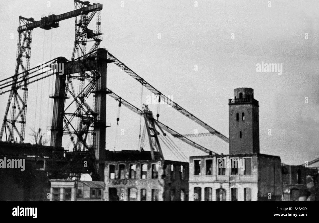 Fachzeitung können Weichen Für Höhle Bau der Adolf-Hitler-Brücke (Später: Rodenkirchener Brücke) Im Süden von Köln, 1940er Jahre Deutschland. Gebäude müssen Spielfeld für den Bau der Adolf-Hitler-Brücke (später Rodenkirchener Bruecke) im Süden von Köln der 1940er Jahre sein. Stockfoto