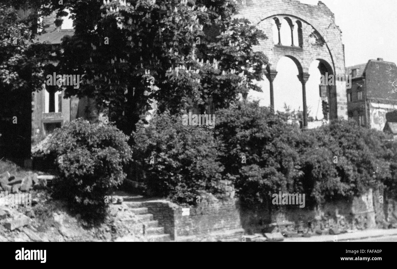 Ruinen der Kirche St. Kolumba in Köln, Deutschland 1940er Jahre. Überreste der Kirche St. Kolumba im Zentrum Stadt Köln der 1940er Jahre. Stockfoto