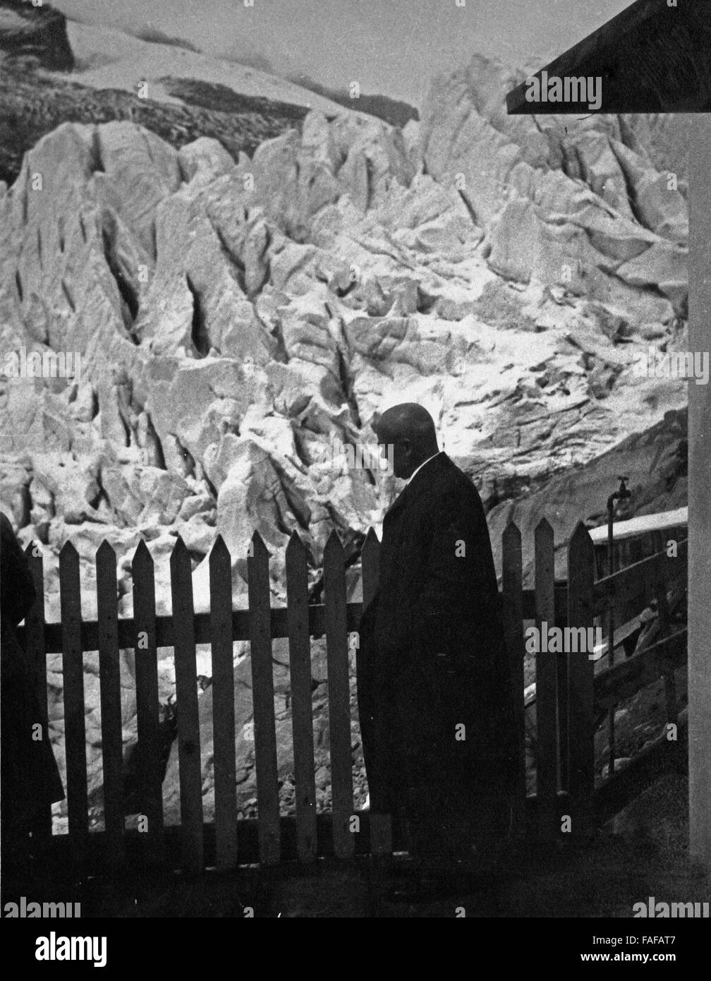 Rhonegletschers Im Kanton Wallis, Schweiz 1930er Jahre bin. Am Rhonegletscher im Kanton Wallis, Schweiz der 1930er Jahre. Stockfoto