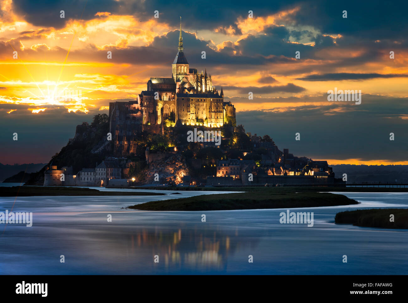 Le Mont Saint-Michel bei Sonnenuntergang, Normandie, Bretagne, Frankreich, Europa Stockfoto