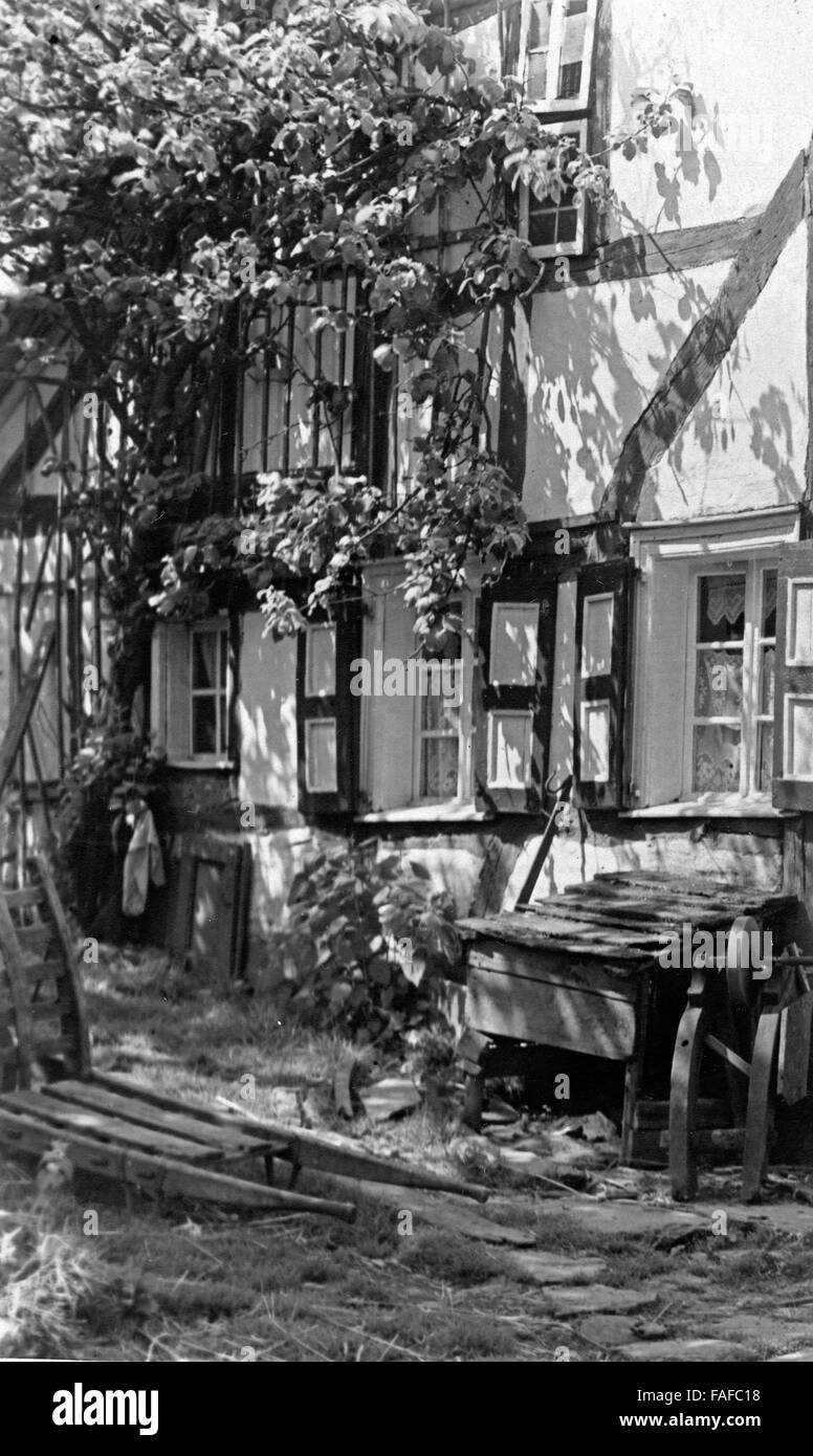 Fachwerkhaus in Kalterherberg Bei Monschau, Deutschland 1920er Jahre. Fachwerkhaus in Kalterherberg in der Nähe von Monschau, Deutschland der 1920er Jahre. Stockfoto