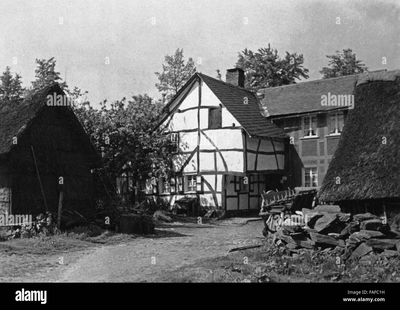 Gehöft in Kalterherberg Bei Monschau, Deutschland 1920er Jahre. Bauernhaus in Kalterherberg in der Nähe von Monschau, Deutschland der 1920er Jahre. Stockfoto