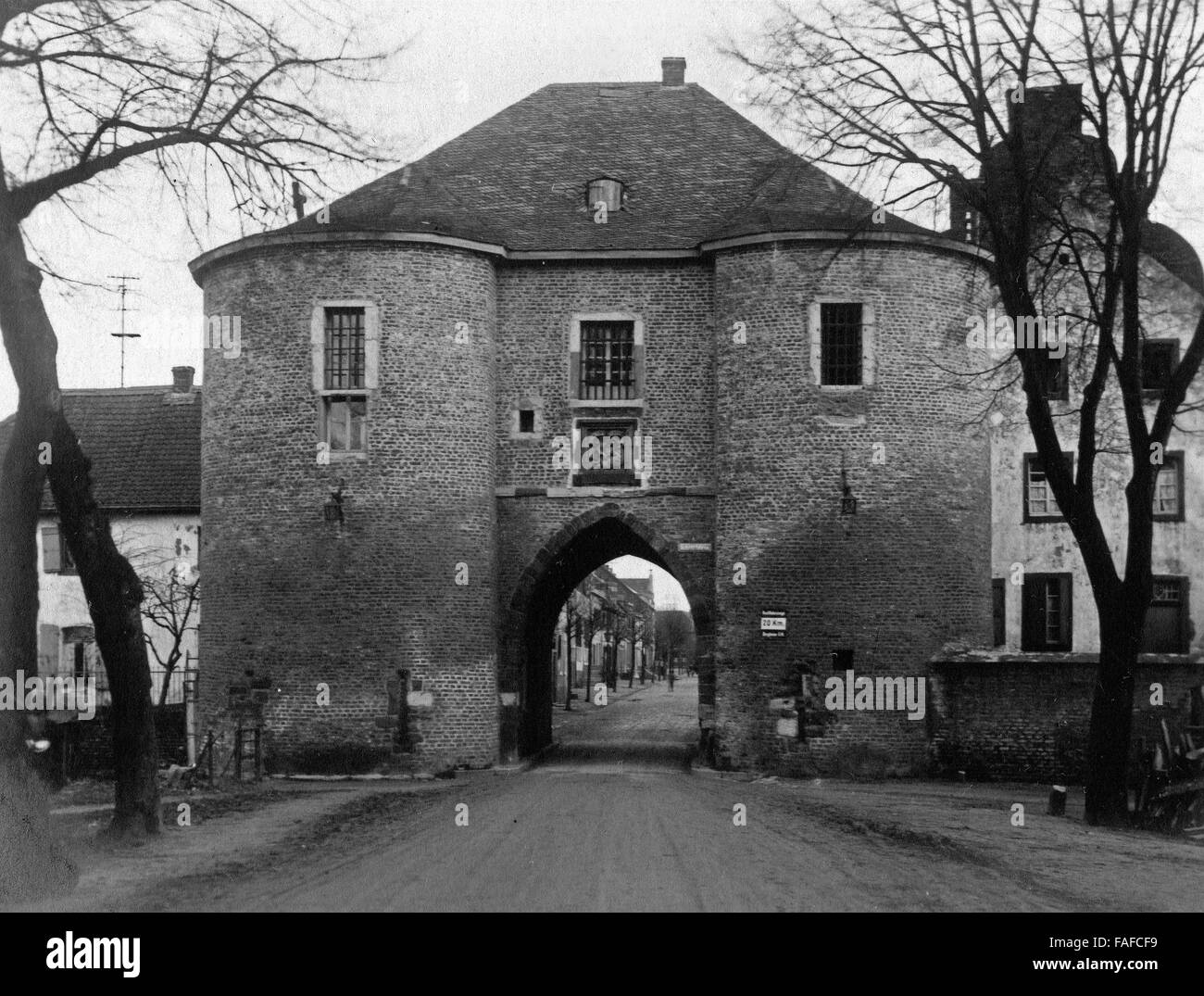 Das Aachener Tor in Bergheim, Deutschland 1910er Jahre. Aachener Tor Tor in der Stadt Bergheim, Deutschland 1910er Jahre. Stockfoto