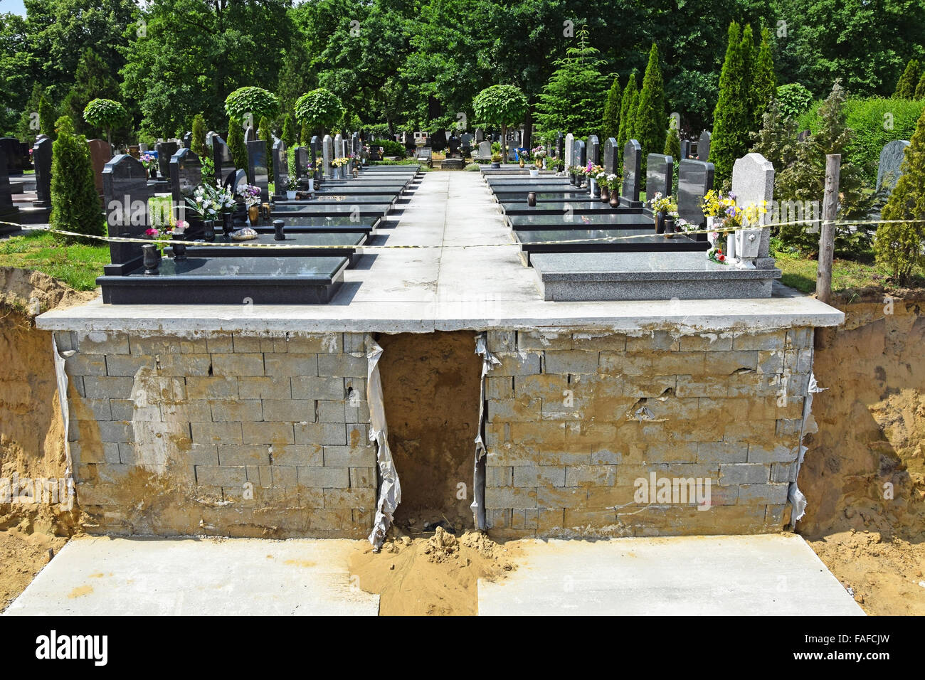 Neue Orte für Krypten auf dem öffentlichen Friedhof Stockfoto