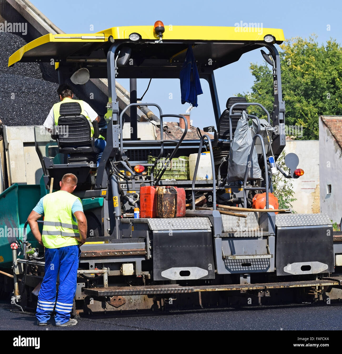 Asphalteinbau Fahrzeug auf den Straßenbau Stockfoto