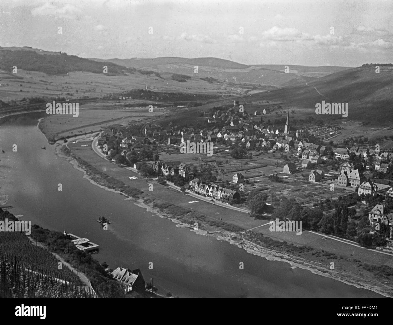 Blick Auf sterben Ortschaft Mülheim an der Mosel, 1930er Jahre verkäuft. Blick auf das Dorf Mülheim an der Mosel, Deutschland der 1930er Jahre. Stockfoto