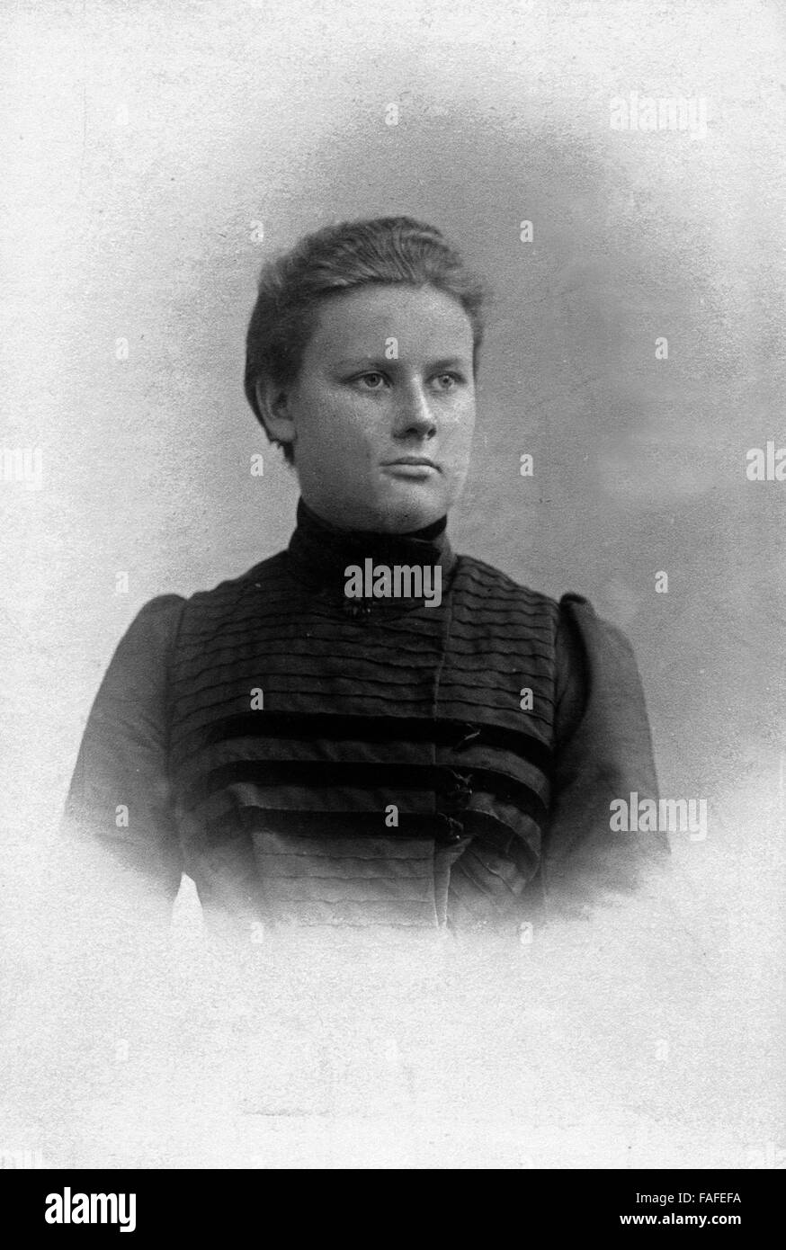 Porträt Einer Frau Beim Fotografen, Deutschland 1900er Jahre. Porträt einer Frau beim Fotografen, Deutschland 1900 s. Stockfoto