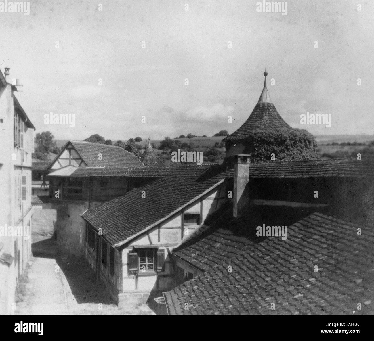 Ferienfahrt Durch Fränkische Städte in Den 1920er Jahren, Hier: Eckturm Und Wehrgang Im Kloster Comburg Stockfoto