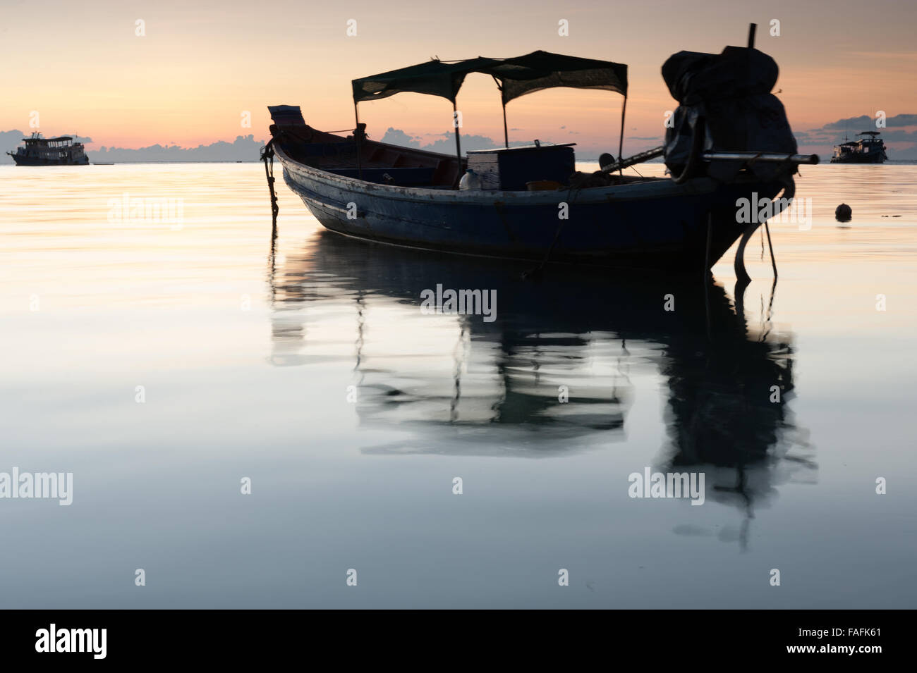Boot bei Sonnenuntergang in Koh Tao, Thailand Stockfoto
