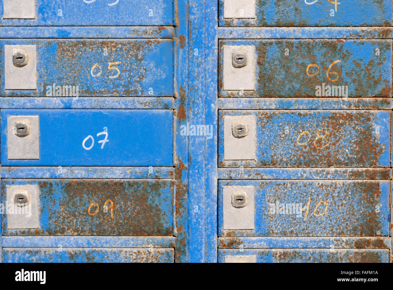 alten verwitterten Briefkästen Stockfoto