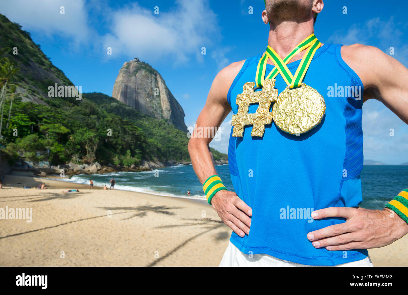 Hashtag Goldmedaille Athlet am Praia Vermelha Red Beach in Urca, Rio De Janeiro, Brasilien Stockfoto