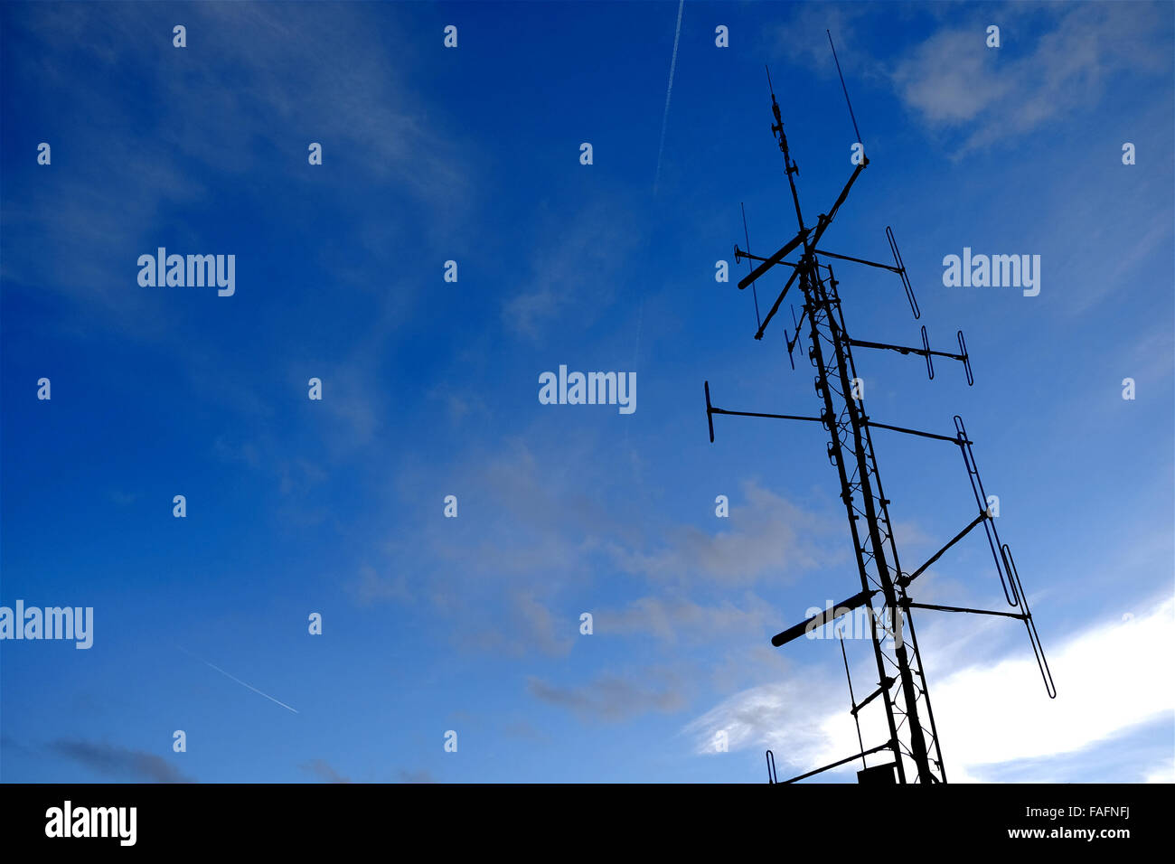 Handy-Mast, auf einem Hügel in der Landschaft von Wales (UK) Stockfoto
