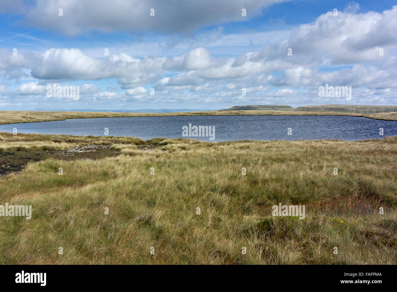 Tarn auf Baugh fiel am Easterne Rand des Howgill Fells, Cumbria. Stockfoto