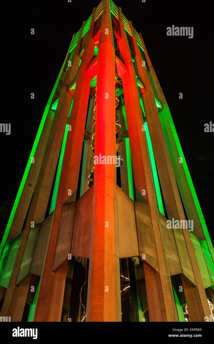 Beleuchtete carillon Turm in Victoria, Kanada Stockfoto