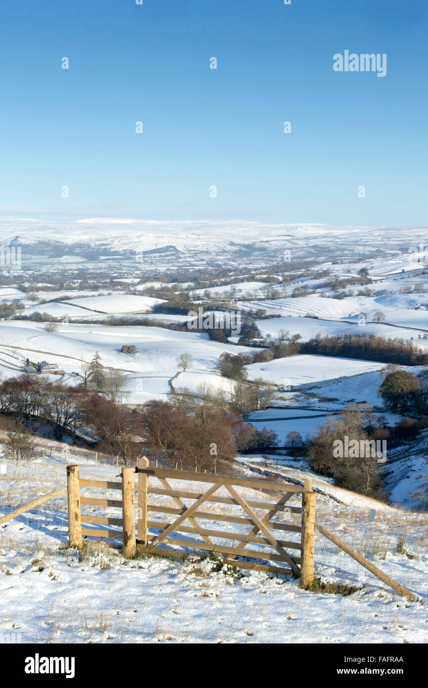 Schneebedeckte Landschaft im oberen Eden Valley in der Nähe von Kirkby Stephen, Cumbria, UK. Stockfoto