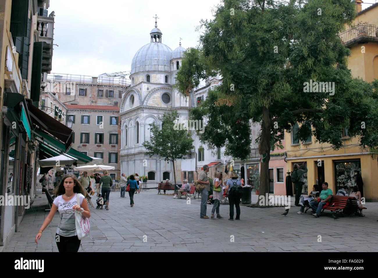 Campo Santa Maria Nova, einem kleinen Platz in Venedig neben dem fünfzehnten Jahrhundert Kirche Santa Maria dei Miracoli. Stockfoto