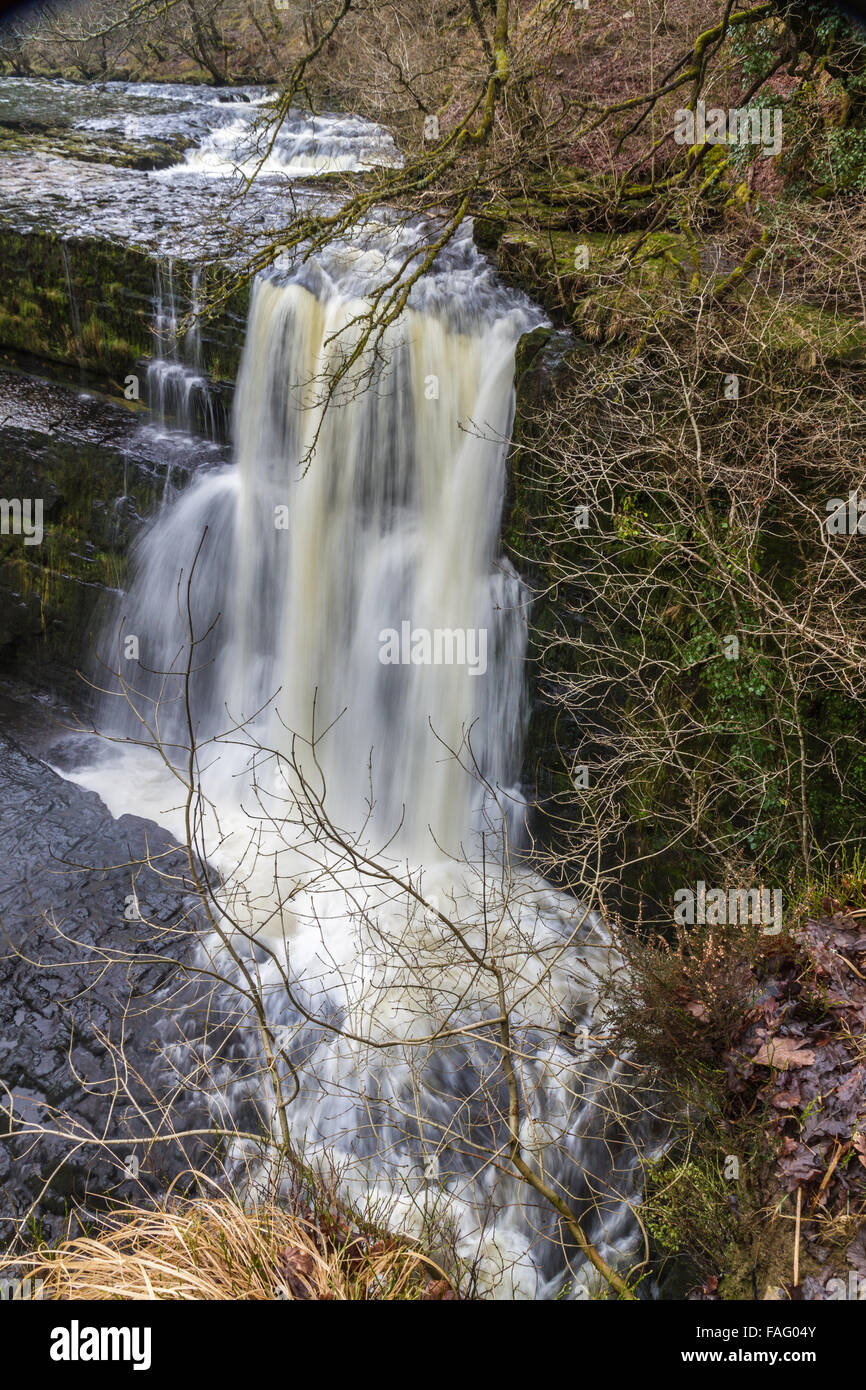 Sgwd Clun Gwyn Wasserfälle, Wasserfall. Pontneddfechan, Vale of Neath, Powys, Wales, Vereinigtes Königreich, winter. Stockfoto
