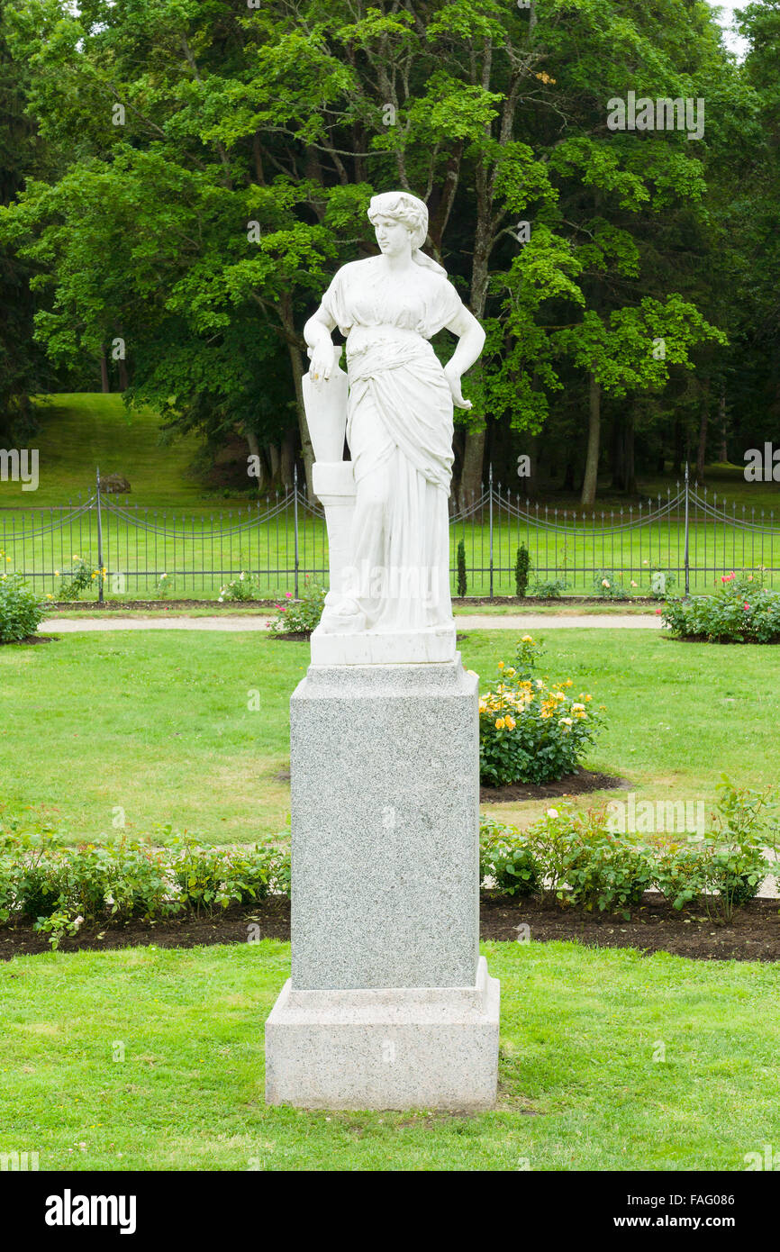 raffinierte Skulptur "Rebecca" in botanischen Park am 1. August 2015 in Palanga, Litauen. Rebecca. Stockfoto