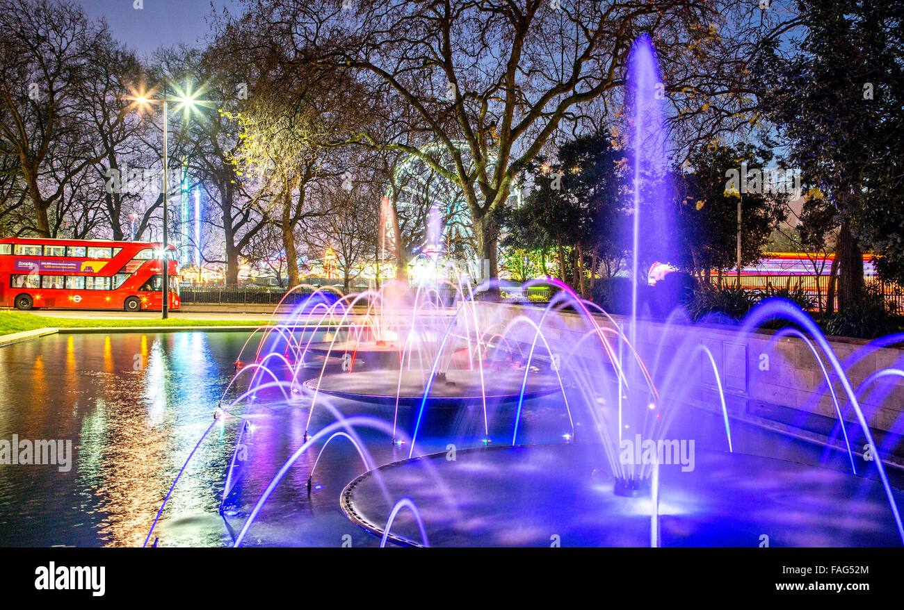 Farbige Brunnen Marble Arch bei Nacht-London-UK Stockfoto
