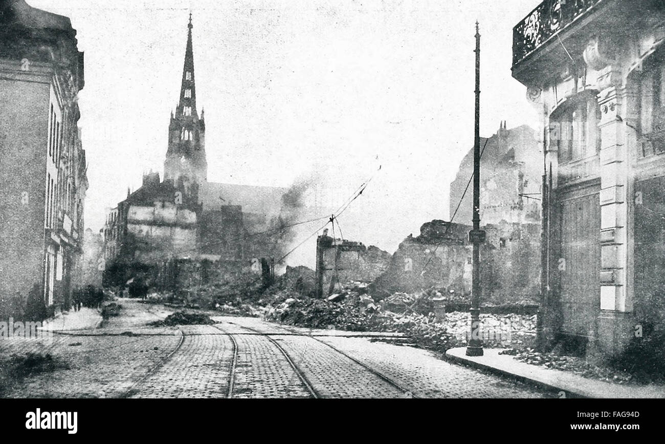 Die Stadt von Lille, Frankreich, unter Beschuss. Während Ther großen Krieg erlitt dieser Stadt Bombardierung durch die Alliierten und deutschen Stockfoto
