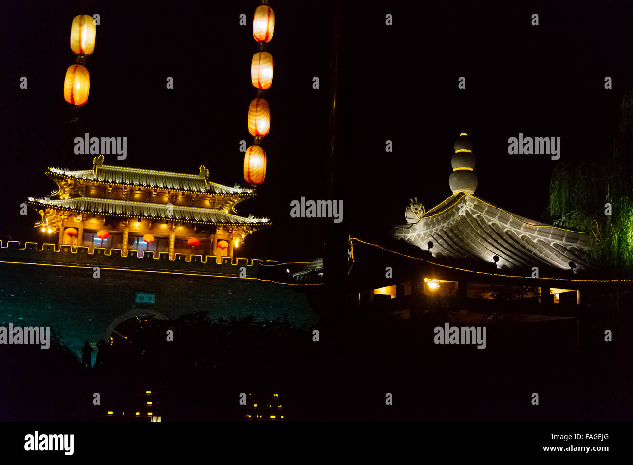 Nachtansicht der antiken Stadt Dongguan, Yangzhou, Provinz Jiangsu, China Stockfoto