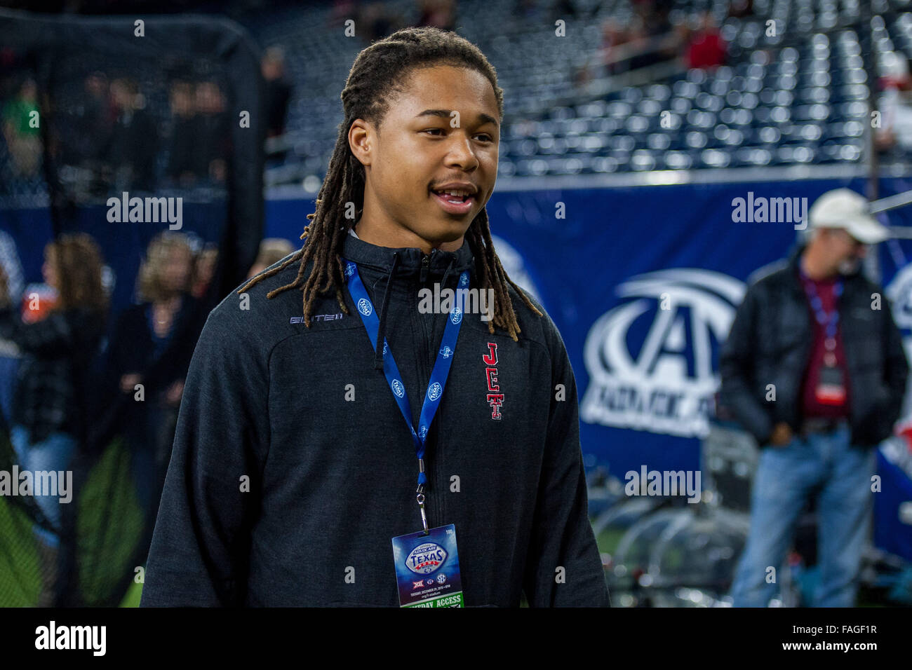 Houston, Texas, USA. 29. Dezember 2015. Mansfield Lake Ridge High-School quarterback Jett Duffey, wer hat sich verpflichtet, an der Texas Tech spielen, hieß '' Mr Texas Football'' vor der Advocare Texas Bowl NCAA Football-Spiel zwischen der LSU Tigers und die Texas Tech Red Raiders NRG-Stadion in Houston, TX am 29. Dezember 2015. Bildnachweis: Trask Smith/ZUMA Draht/Alamy Live-Nachrichten Stockfoto