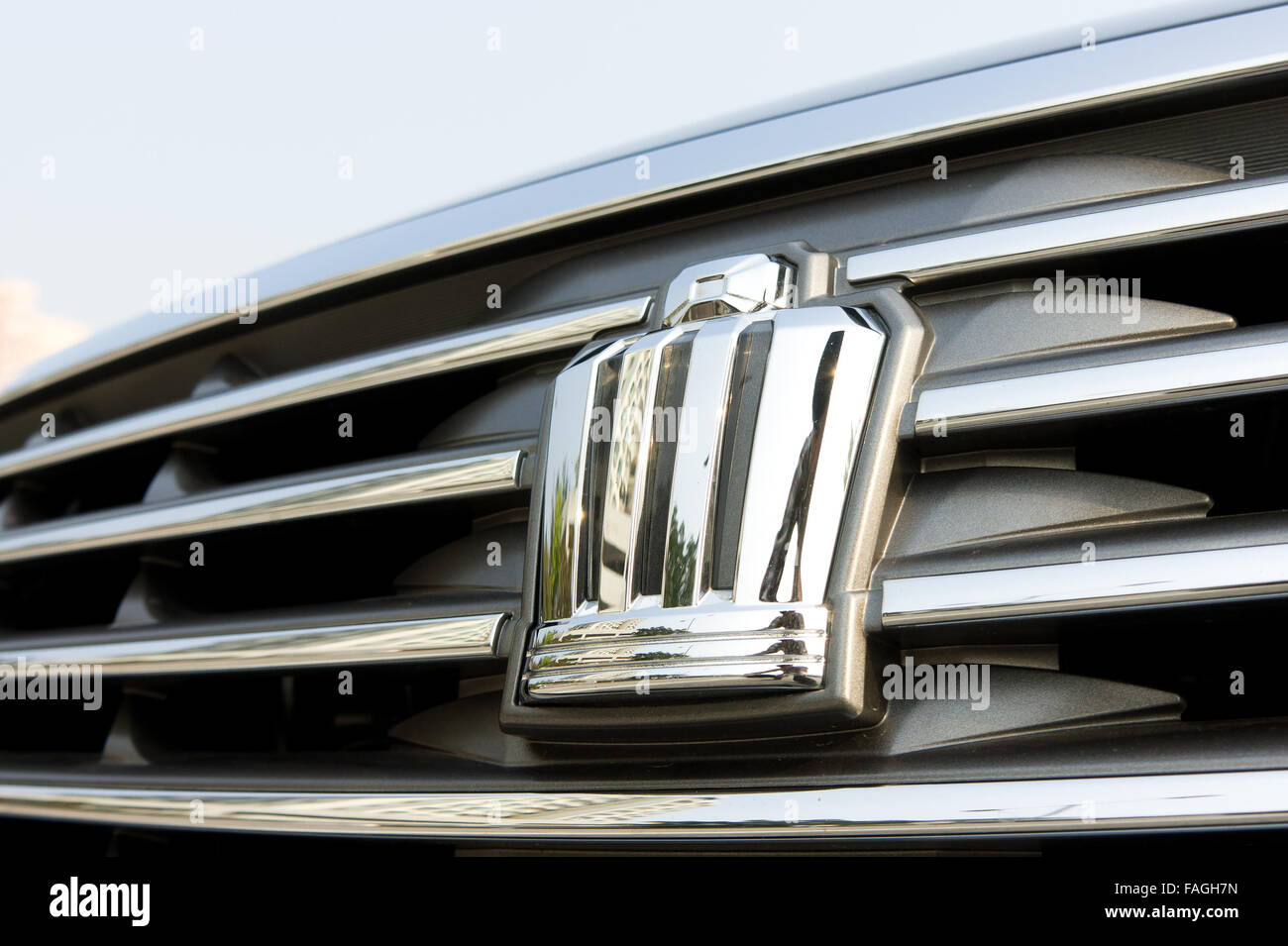 Hong Kong, China - 21. Dezember 2010: Toyota Crown Logo, dieses Logo ...