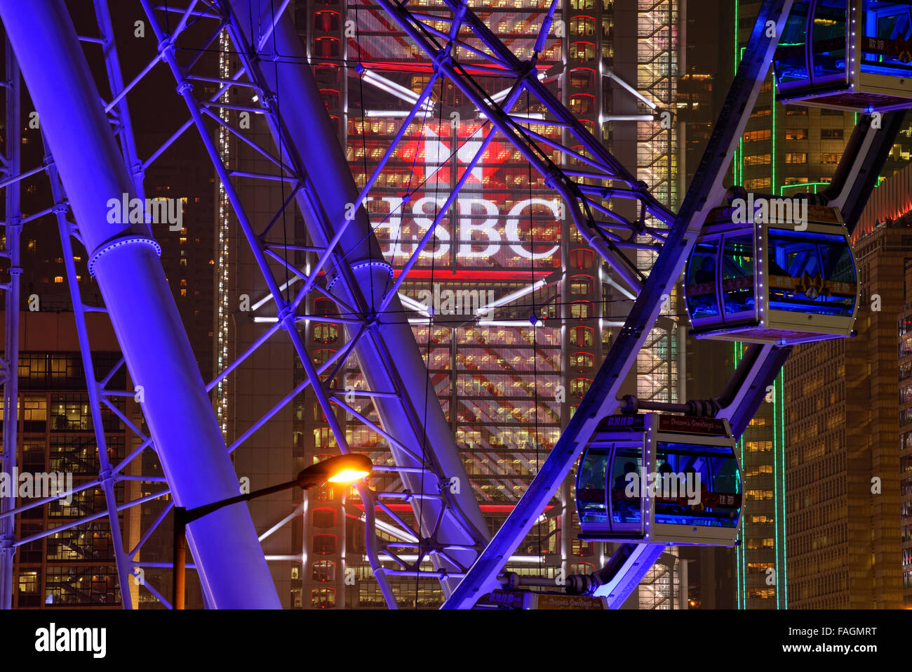 Hong Kong Riesenrad und der Hongkong und Shanghai Bank, HSBC building, Victoria Harbour, Hong Kong, China. Stockfoto